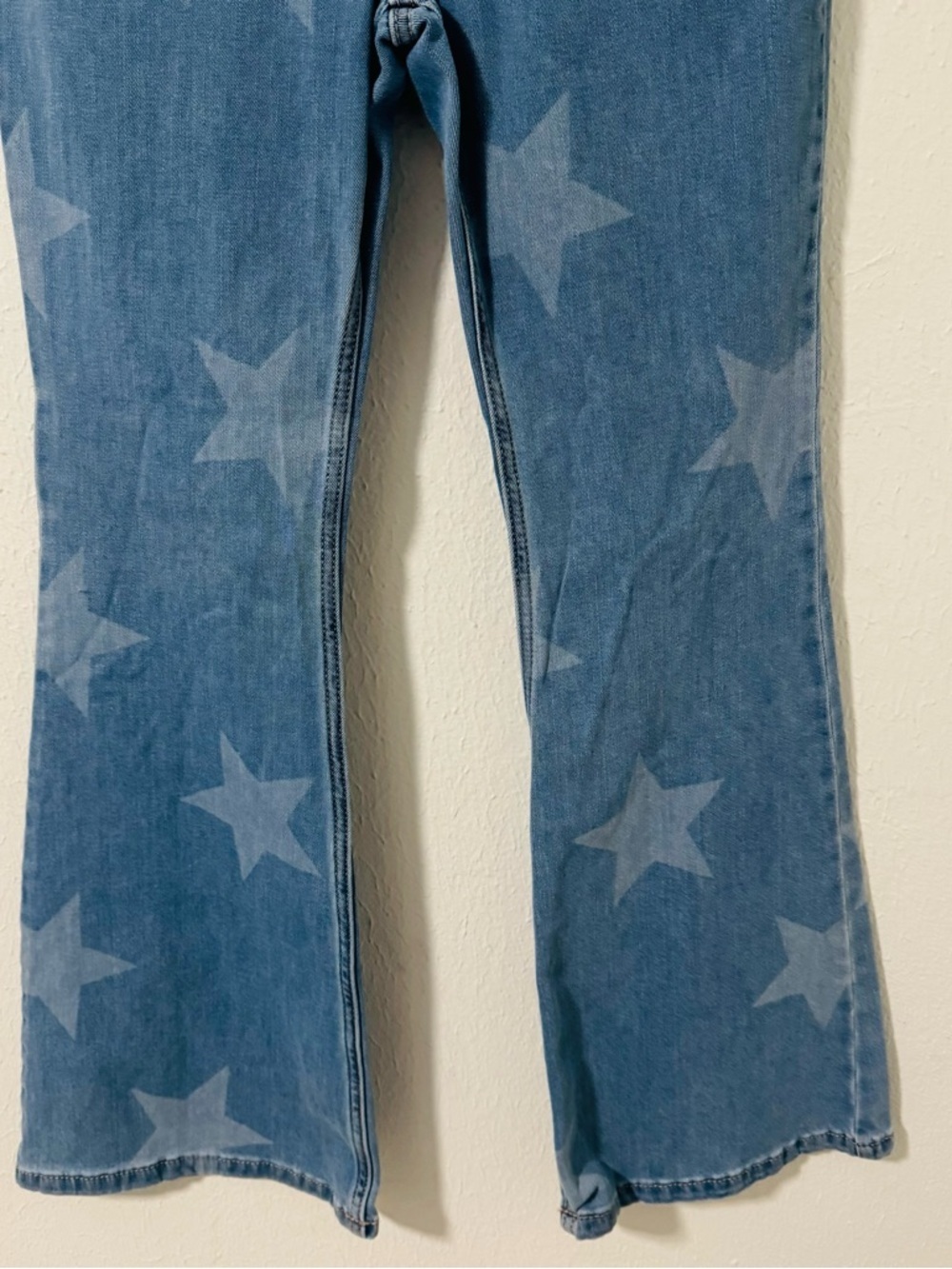 Wrangler Alice Jean Women’s 29x31 Style #112328735 AOP Stars Pocket Logo EUC - Picture 3 of 11
